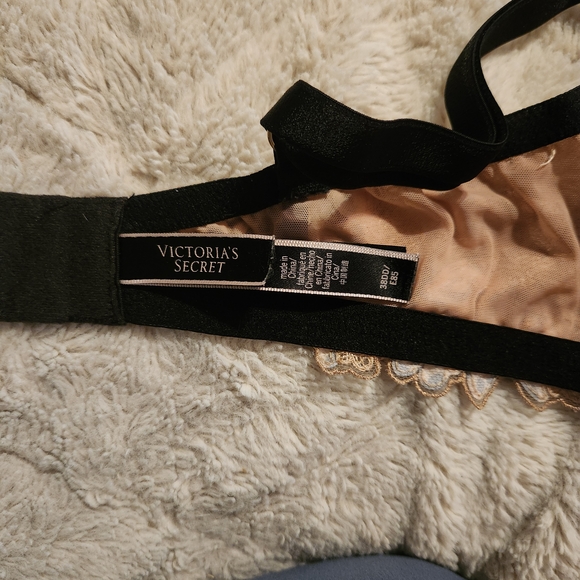 Victoria's Secret Underwire Unlined Low Cut Demi Bra  - Picture 4 of 5